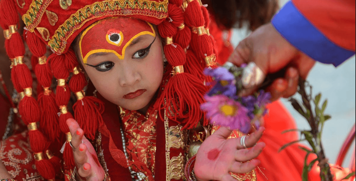 यी हुन महिलामा हुनुपर्ने ३२ लक्षण, तपाईंमा के के छन् ?